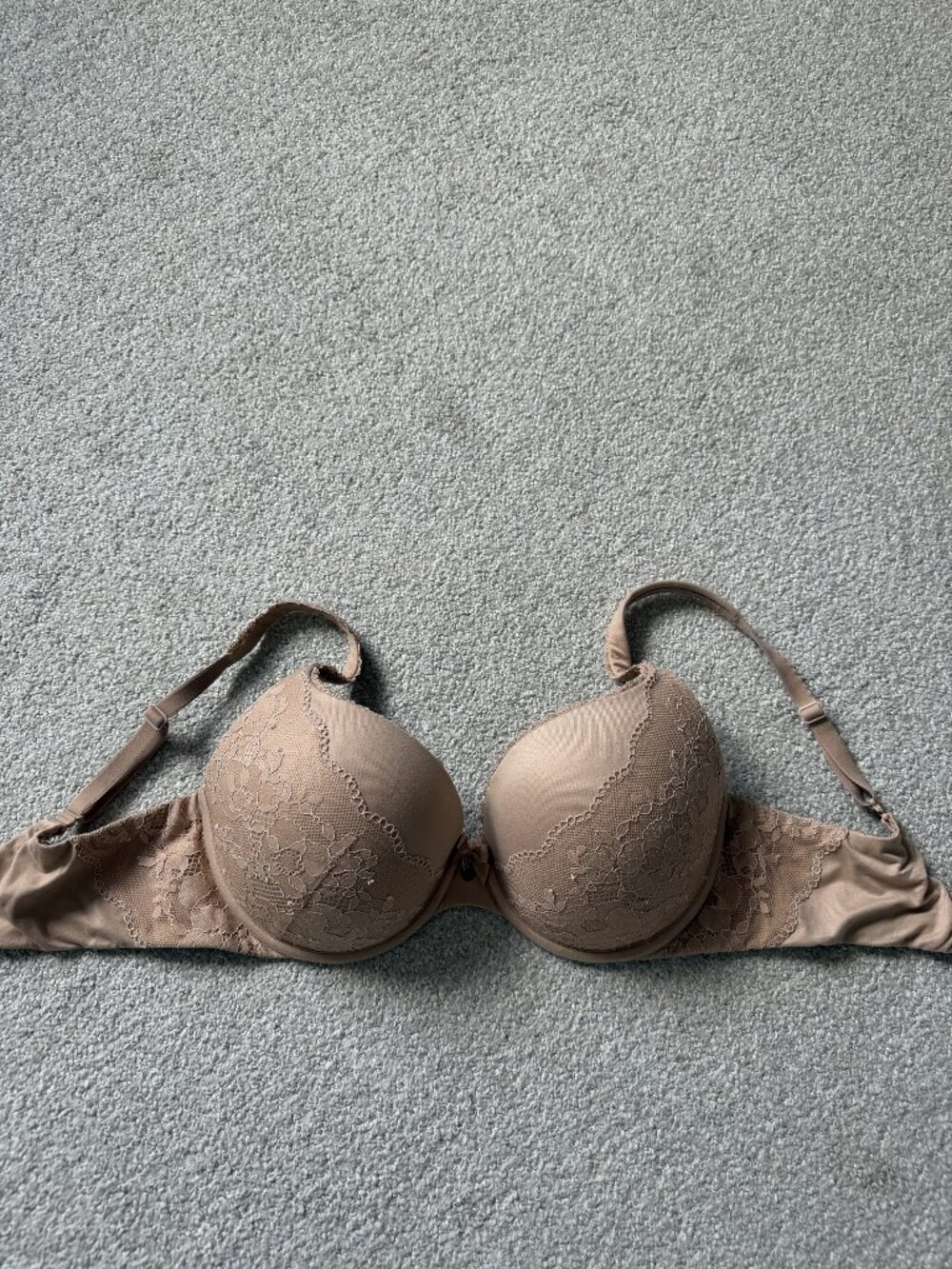 Victoria's Secret Beige Lace Padded Bra Perfect Shape Women's Size 32DD